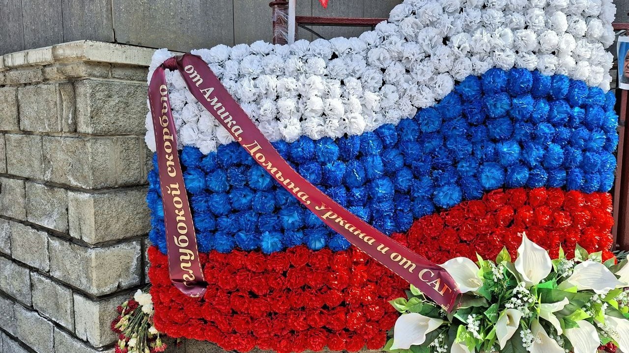 Мемориал, посвященный Евгению Пригожину в Новосибирске.