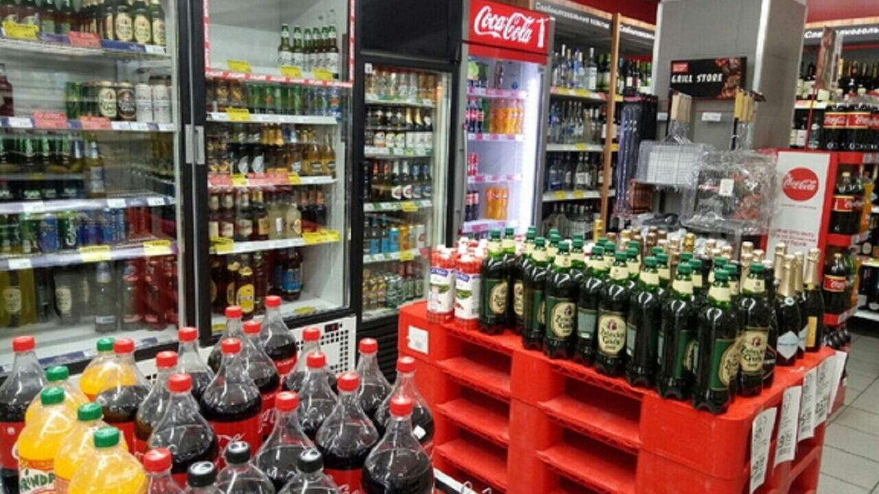 В Новосибирске покупателя отказались обслуживать из-за разбитой бутылки