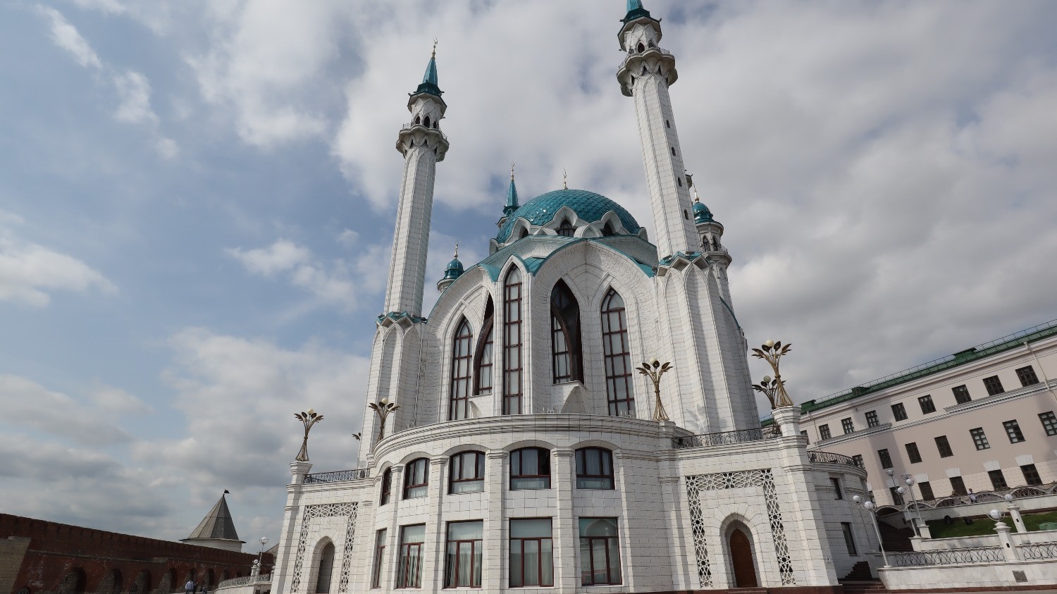 Казанский Кремль кажется слишком парадным, слишком туристическим для сакрального исторического места