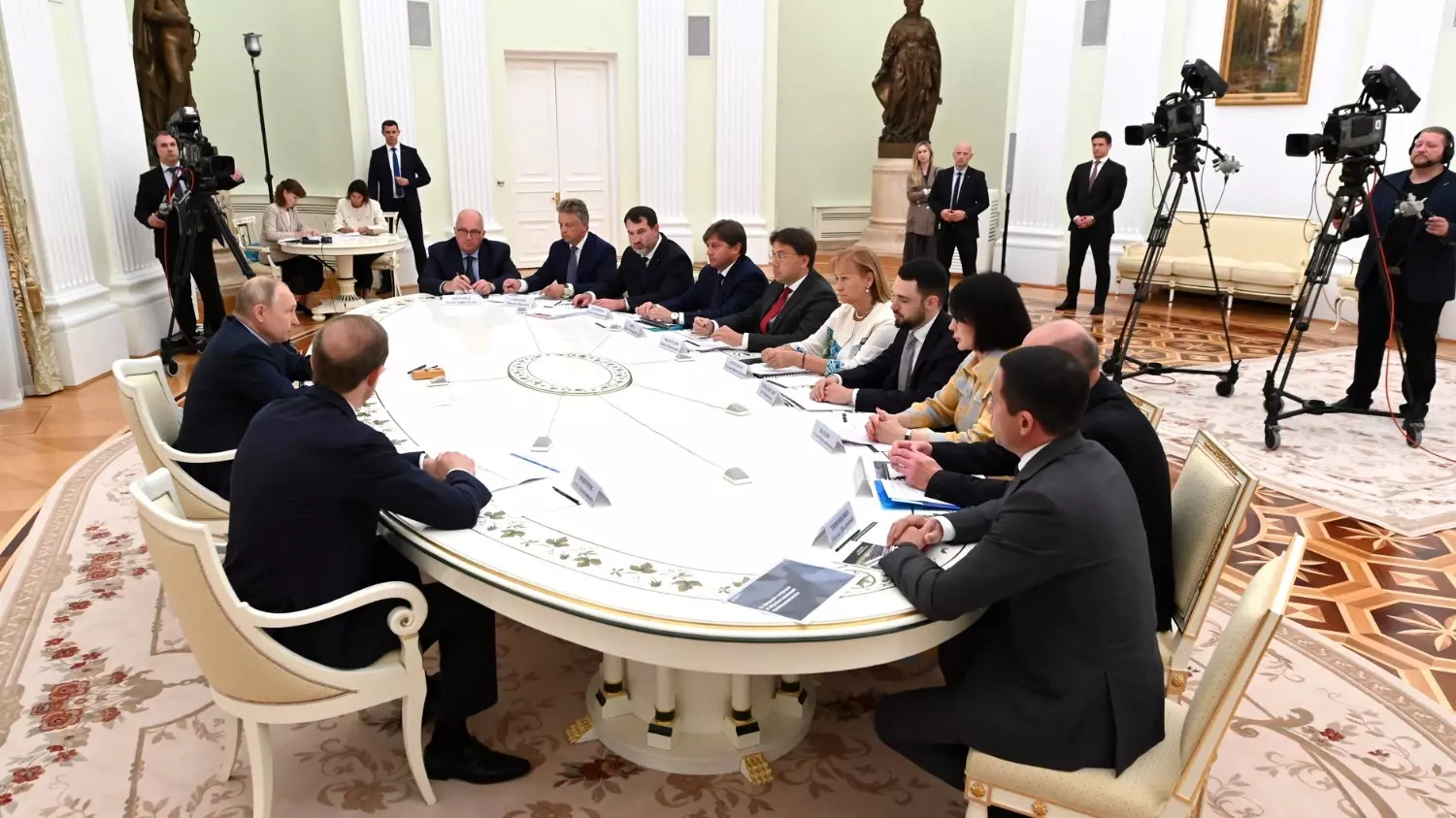Встреча Владимира Путина с руководителями предприятий обрабатывающей промышленности 