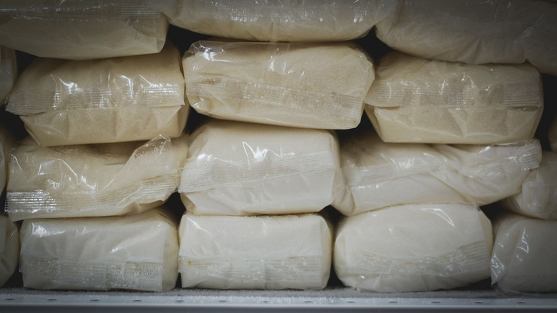 Сибирячки продают коллекцию сахарных пакетиков