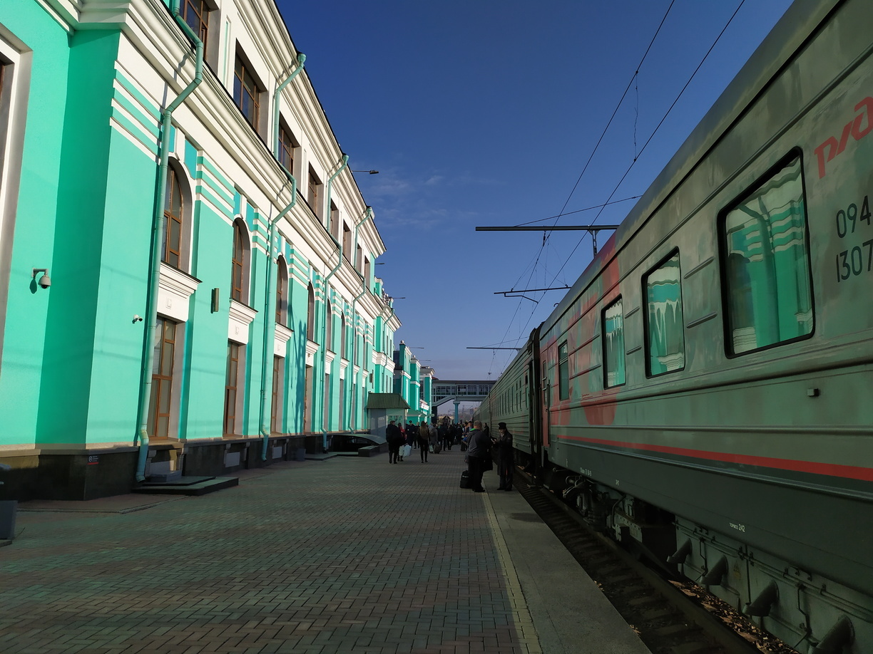 Неудачное возвращение: приставы поймали отца-алиментщика на вокзале под Новосибирском