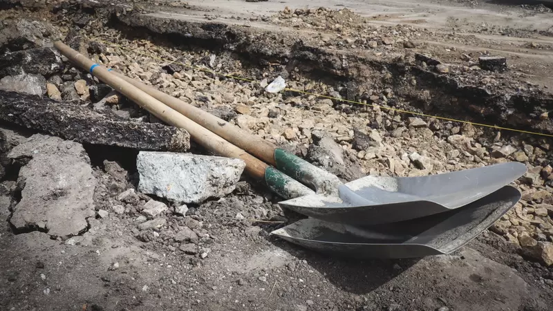 Мэрская критика новосибирских чиновников закончилась желанием взять лопату