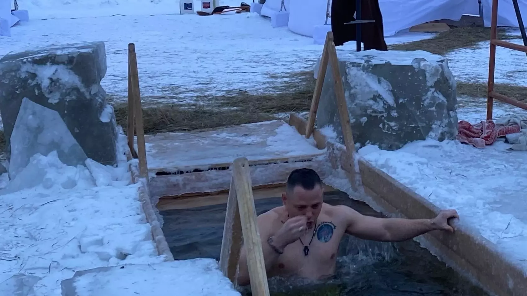 Новосибирский священник: купание в проруби не имеет отношения к Крещению