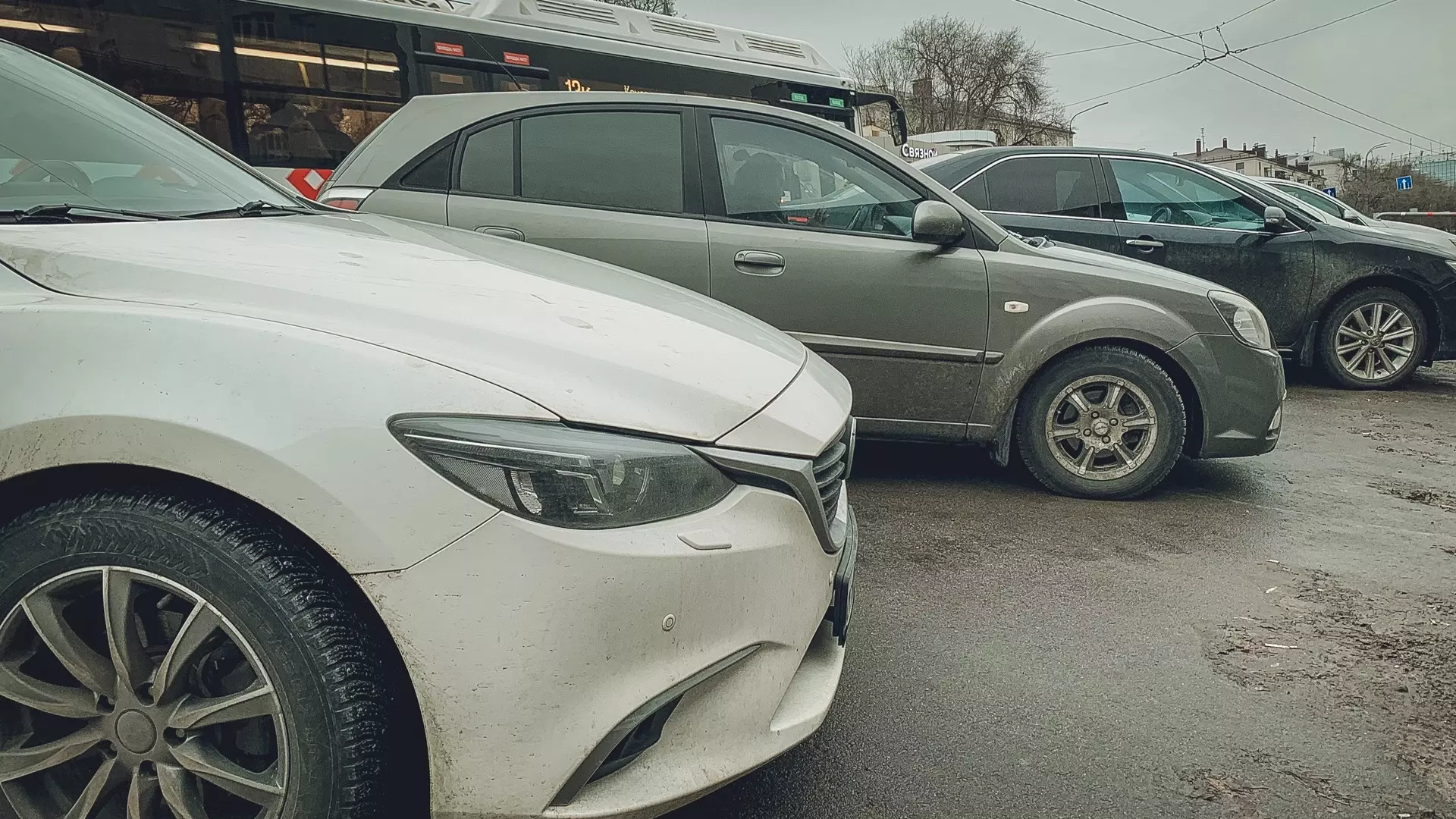 Парковать автомобили запретили в двух районах Новосибирска