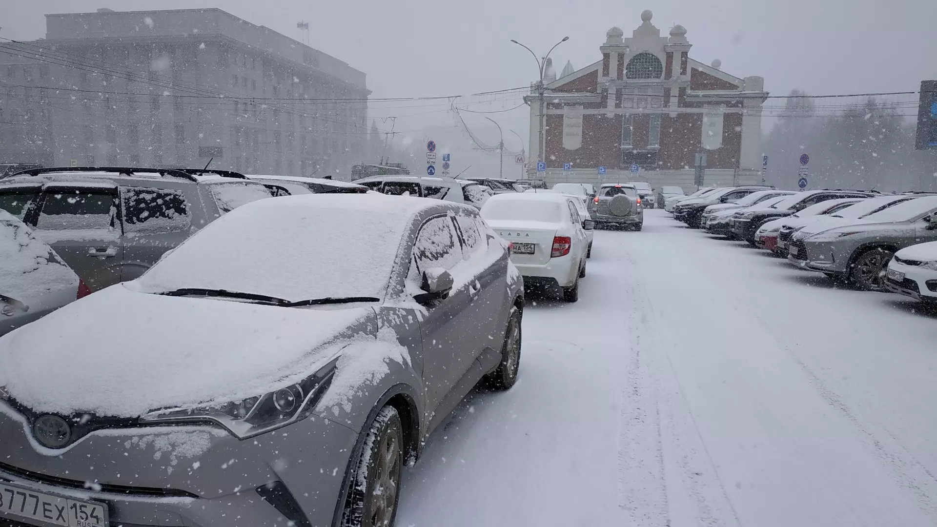 В центре Новосибирска зимой бывает снежно