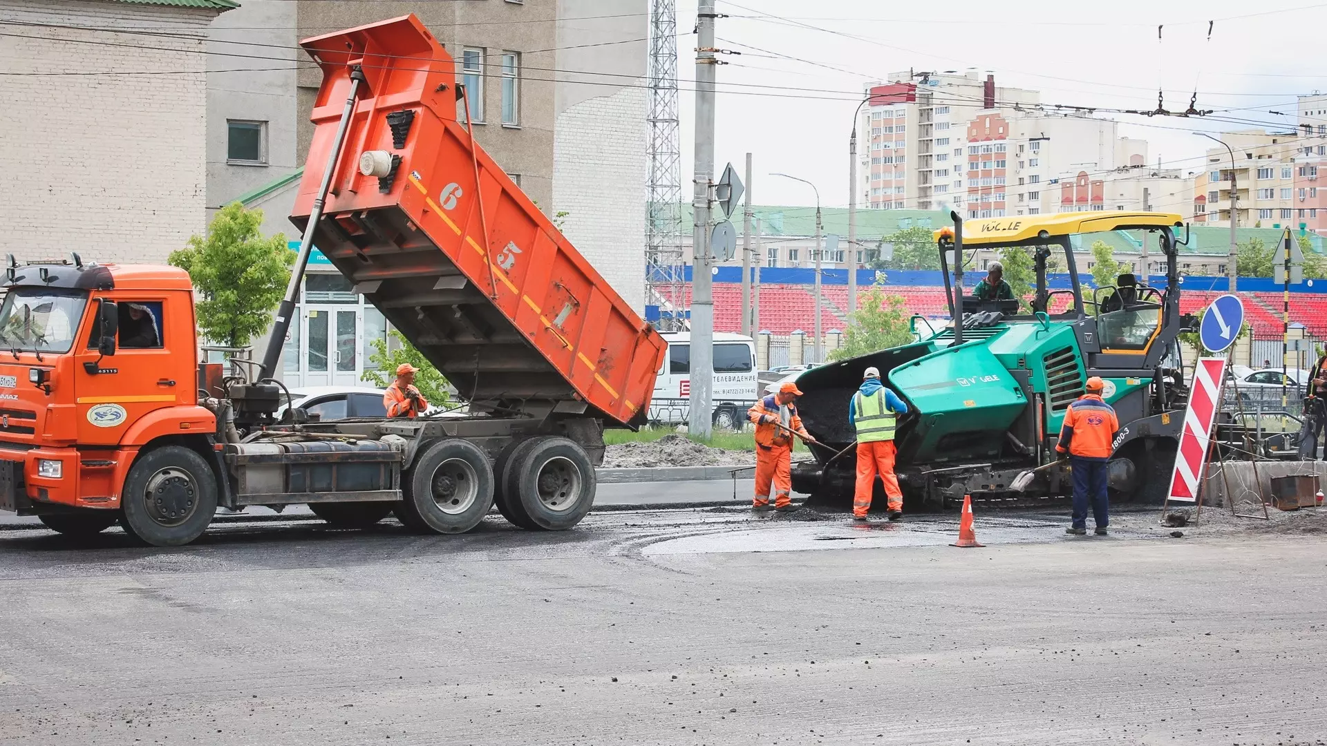 Ремонт дорог в Новосибирске из года в год завершают уже под снегом