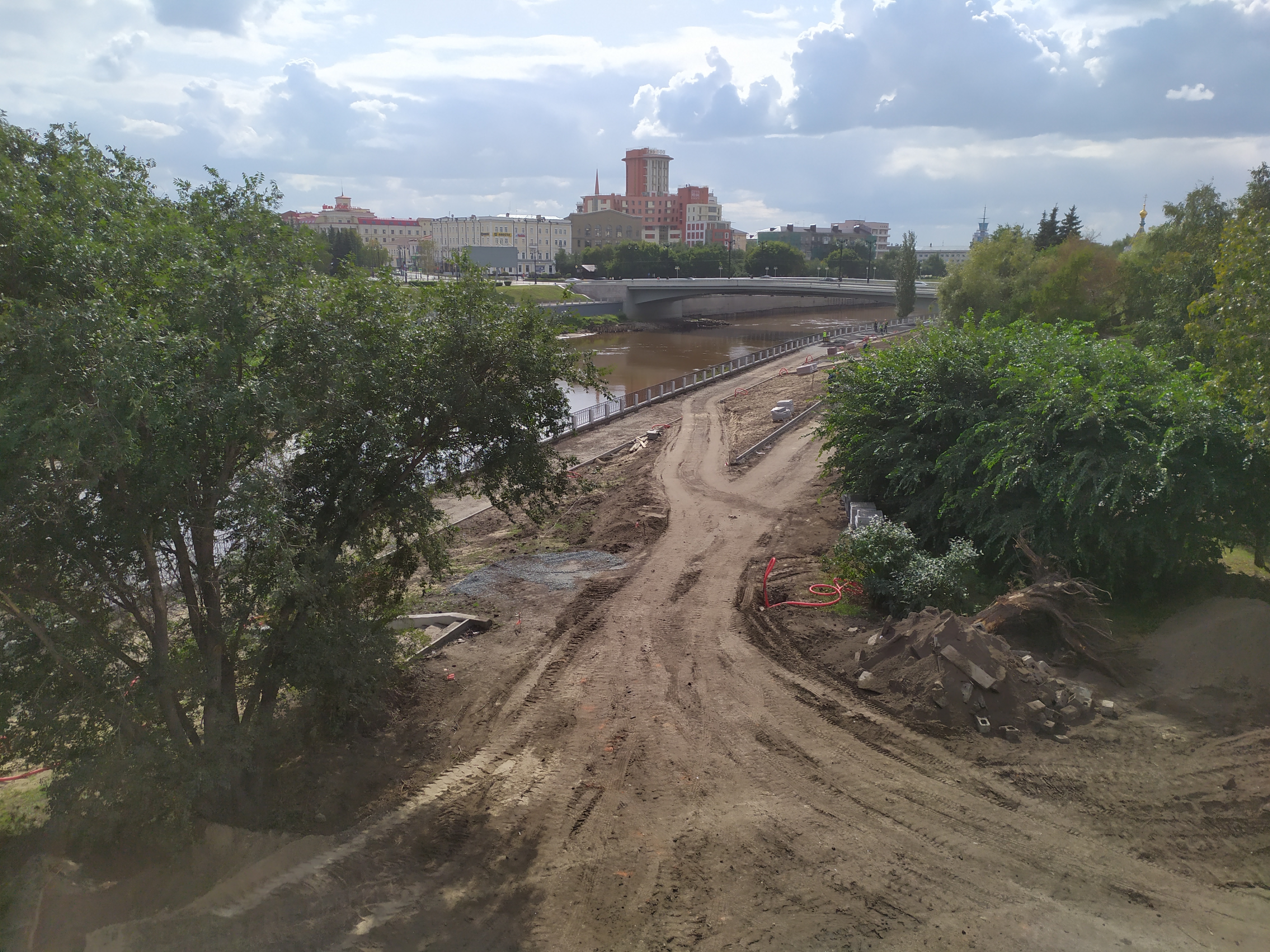 Угроза ЧС: разрушенный мост под Новосибирском закроют - всему виной дожди