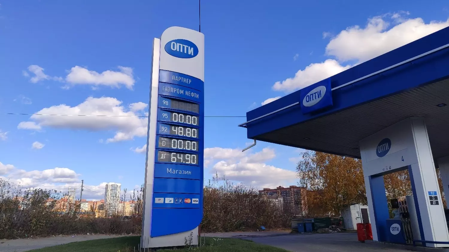 Заправка партнерской сети "Опти" в Новосибирске.