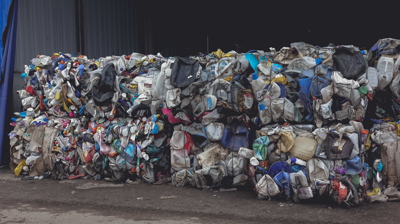 Вывоз мусора нормализовался: мэрия Новосибирска отменила режим повышенной готовности