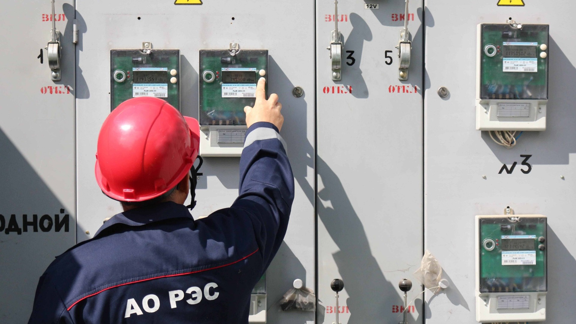 Энергетики в Новосибирске постоянно работают над выявлением незаконных подключений