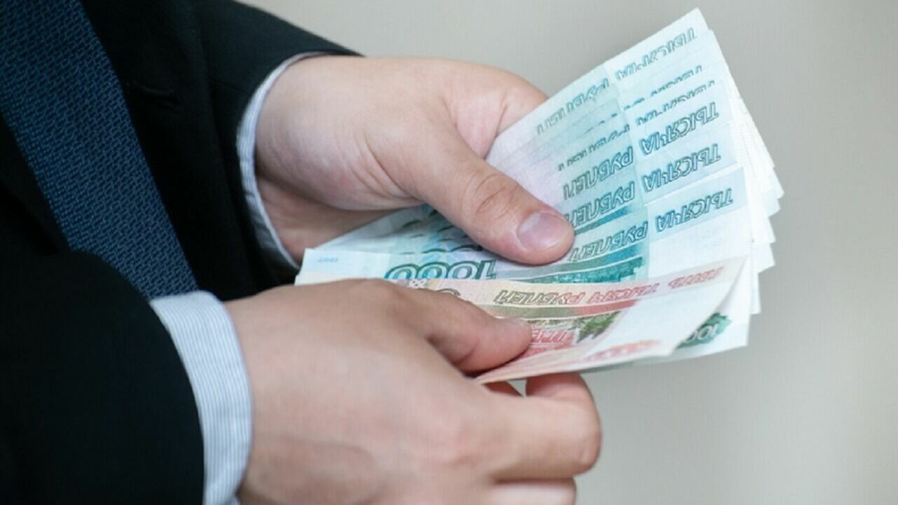 Средняя зарплата в Новосибирской области достигла 50 000 рублей
