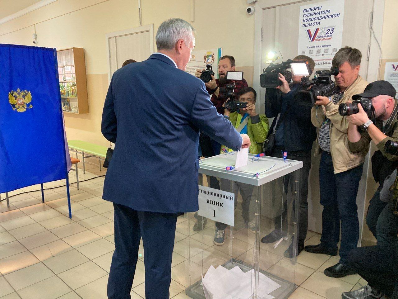 Андрей Травников проголосовал за одного из кандидатов