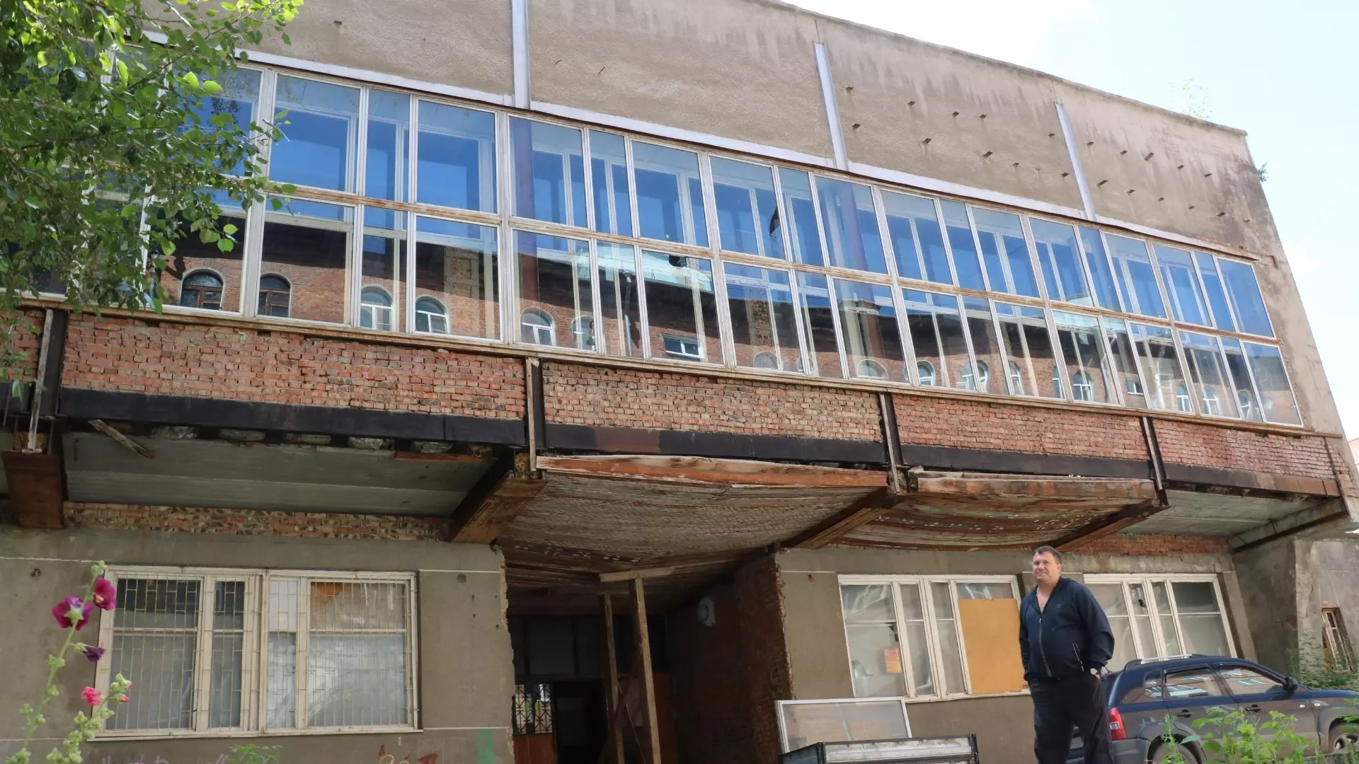 В Новосибирске начали сносить здание бывшего ДК Клары Цеткин
