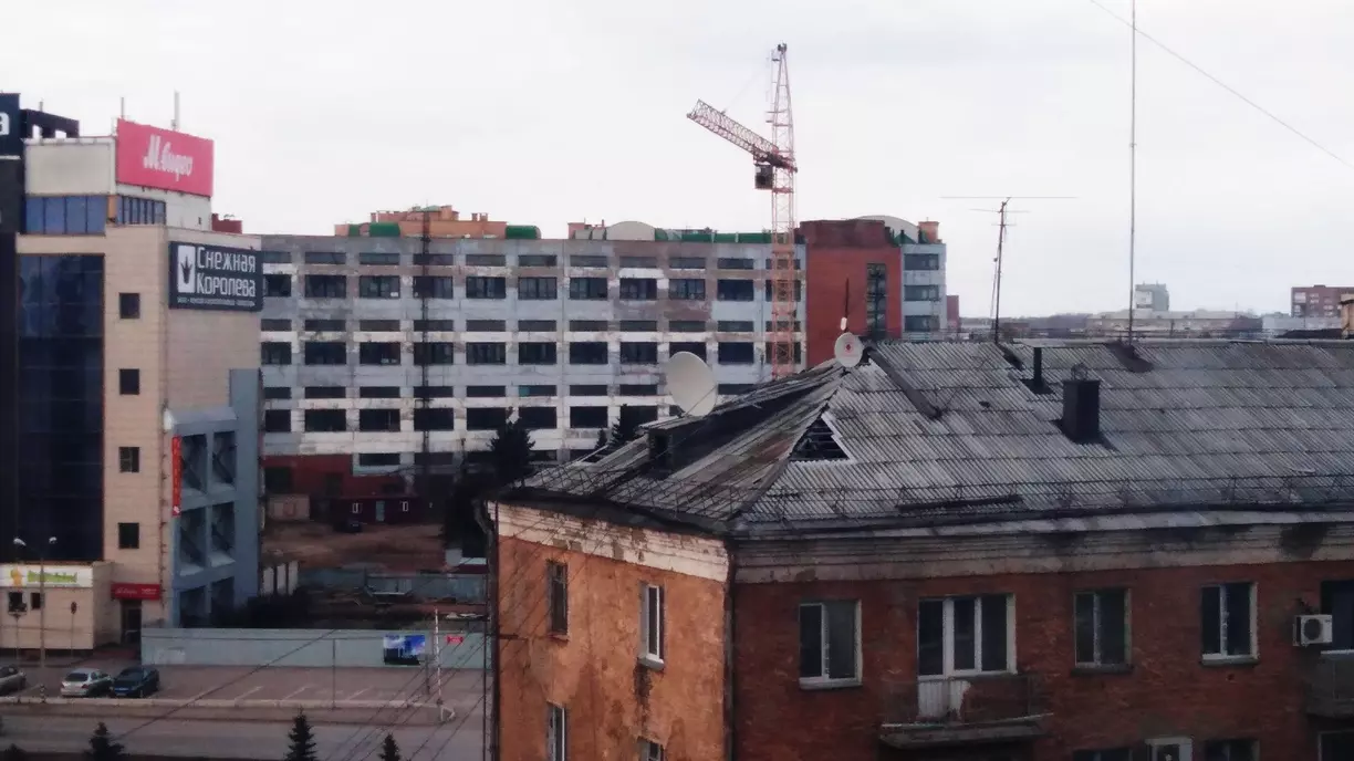 Под окнами многоэтажки на улице Виктора Уса в Новосибирске нашли мужчину