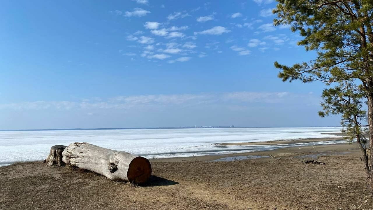 Лед на конец апреля на Обском море еще не сошел