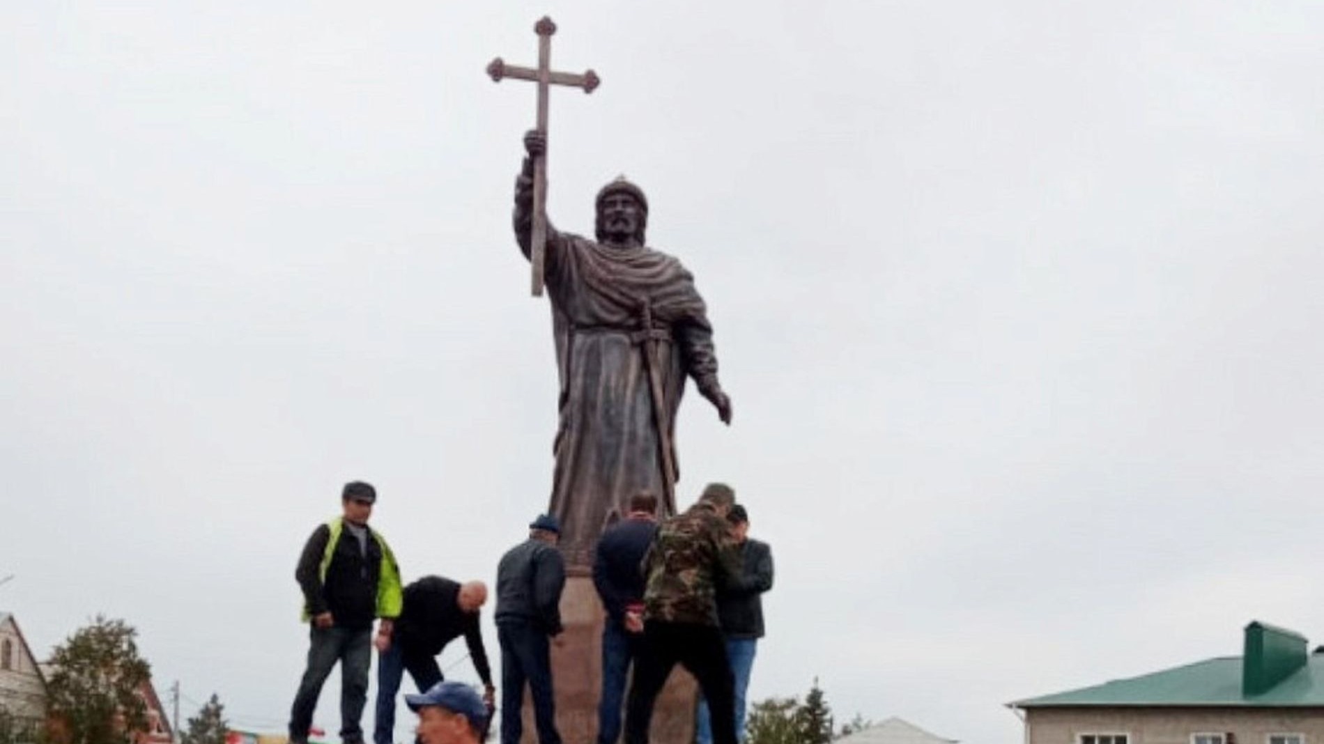 В Купинском районе появился памятник князю Владимиру