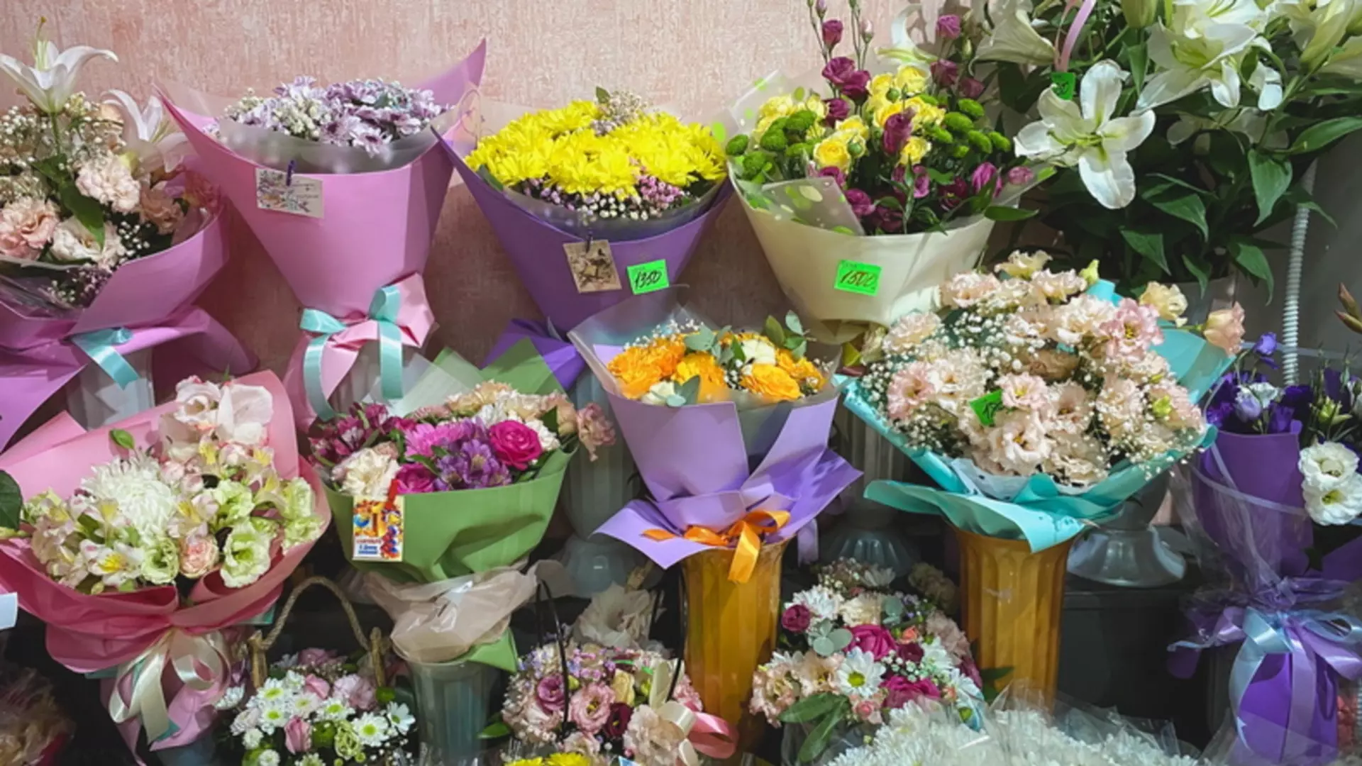 В Новосибирске уничтожили зараженные трипсом и белокрылкой цветы