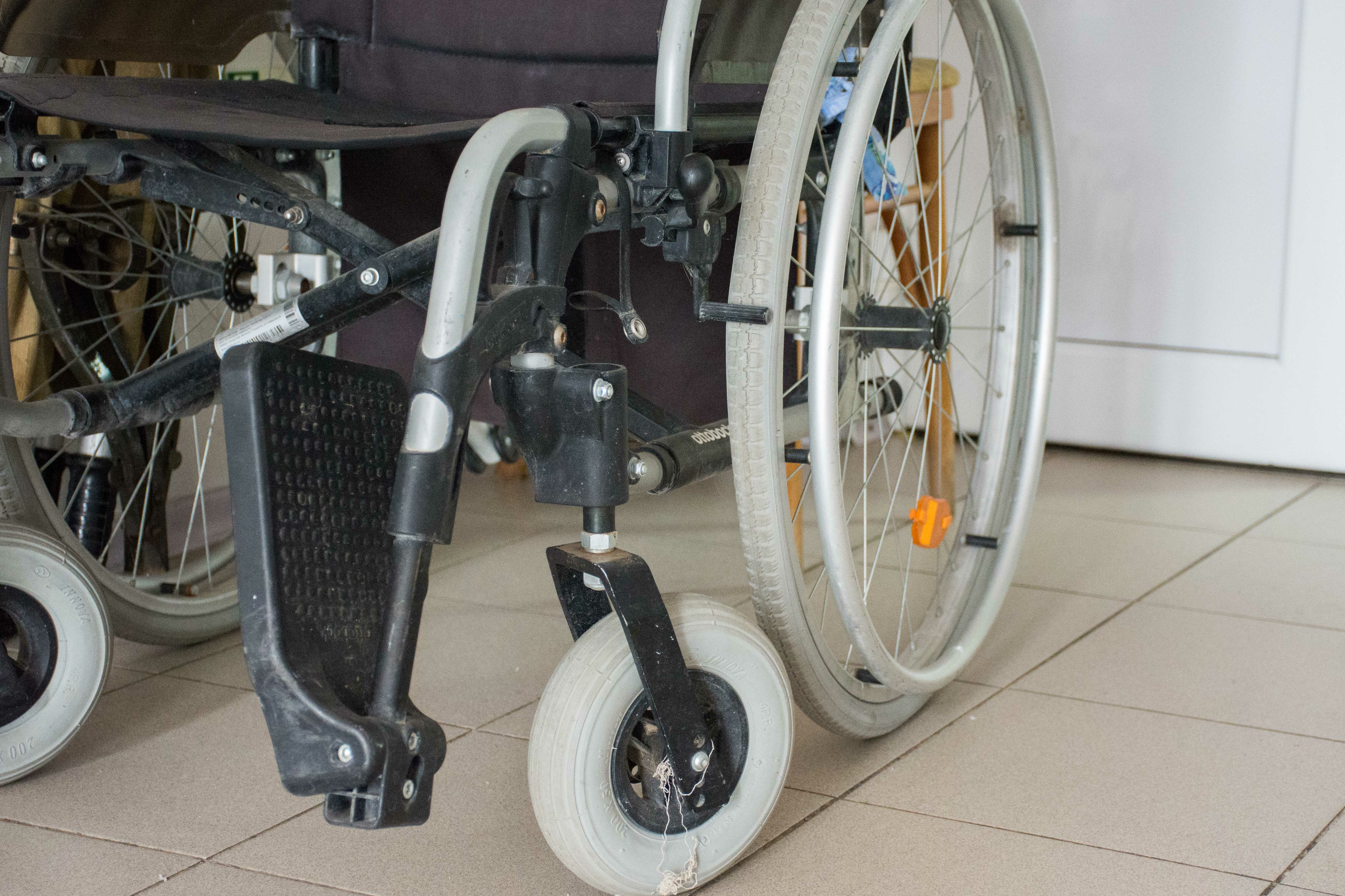 68-летняя пенсионерка на инвалидной коляске свалилась с обрыва в Новосибирске
