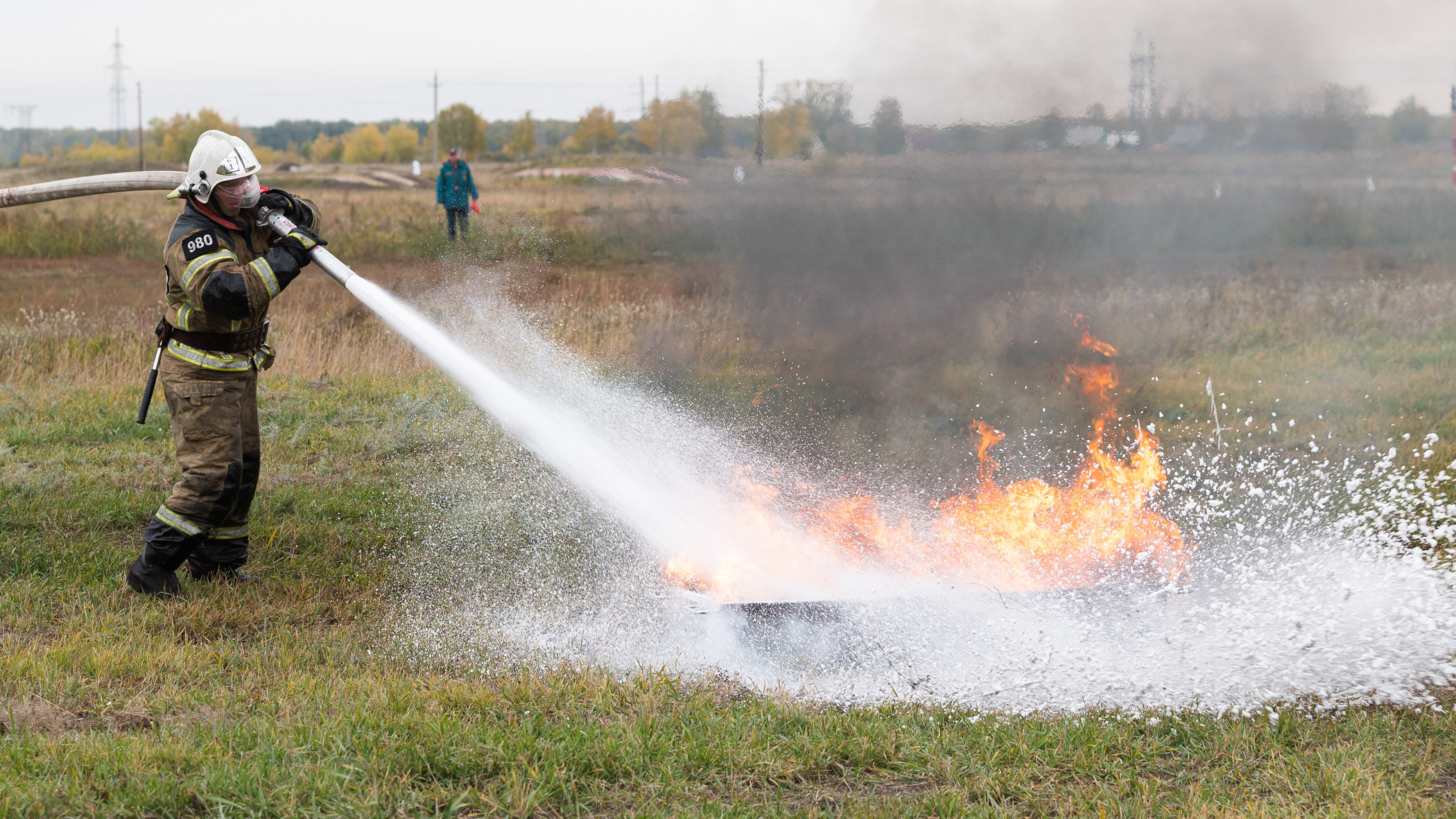 Огромный мусорный полигон горит под Новосибирском – МЧС нуждается в помощи