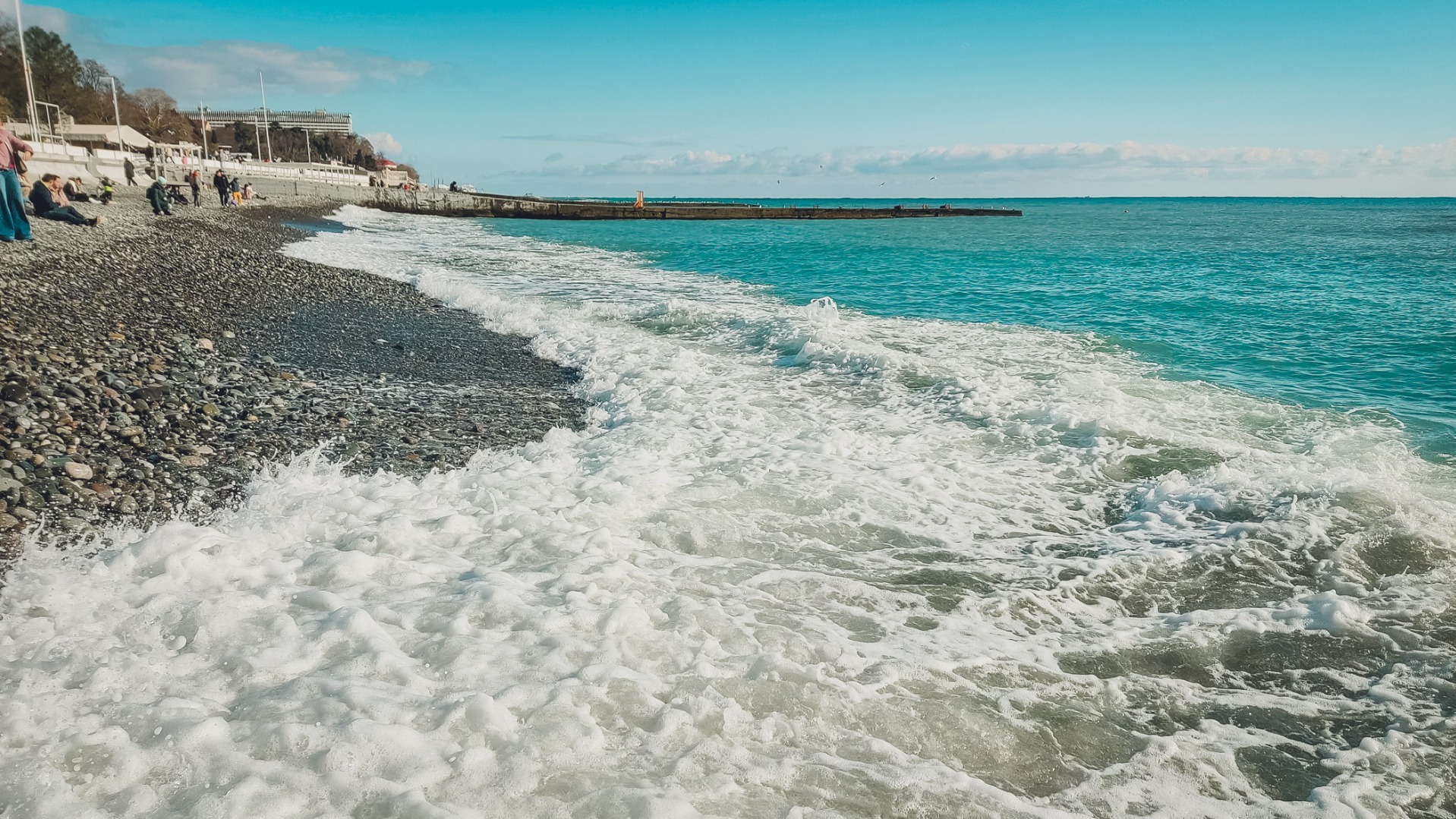 Туроператоры назвали Абхазию самой дешевой для пляжного отдыха в сентябре 2022