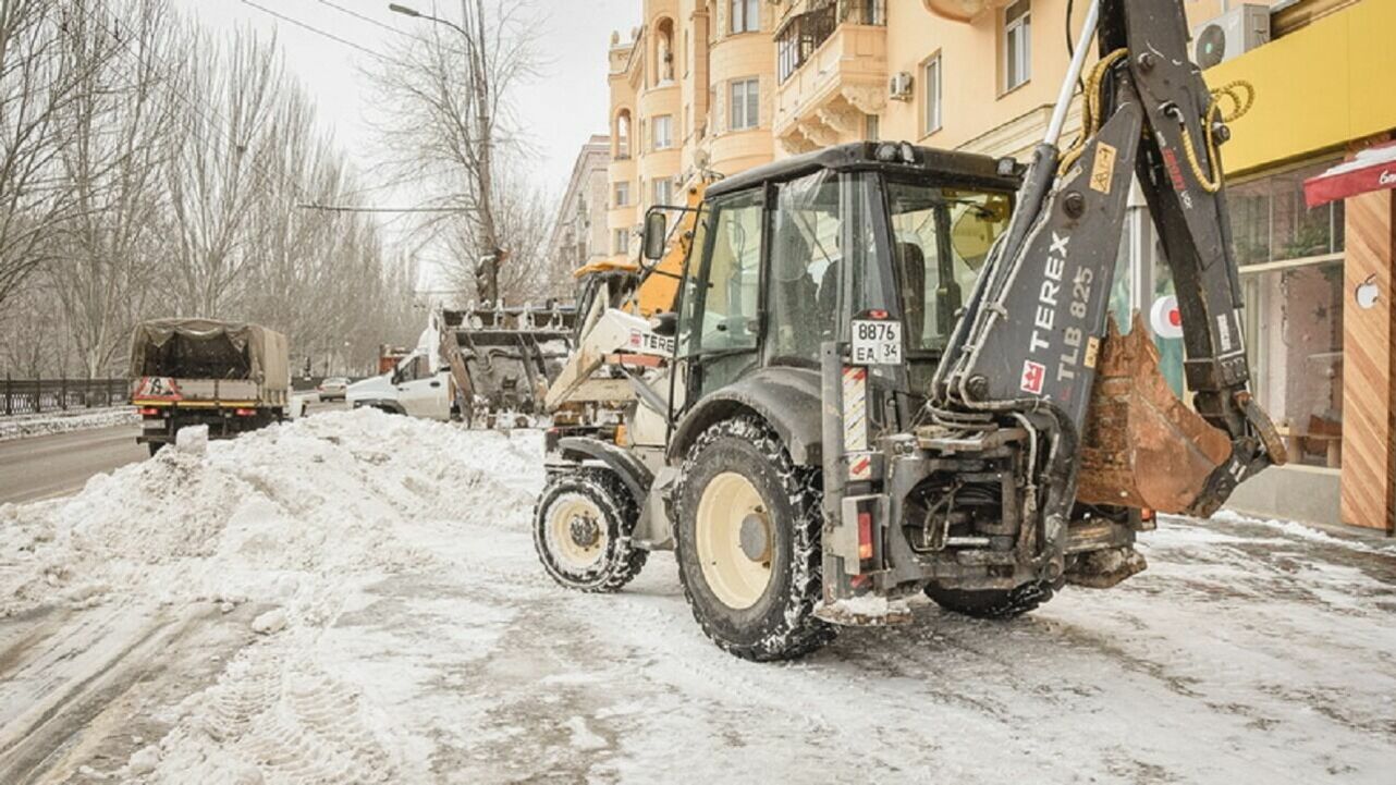 Мэрия Новосибирска заявила о нехватке около 100 единиц техники для уборки снега
