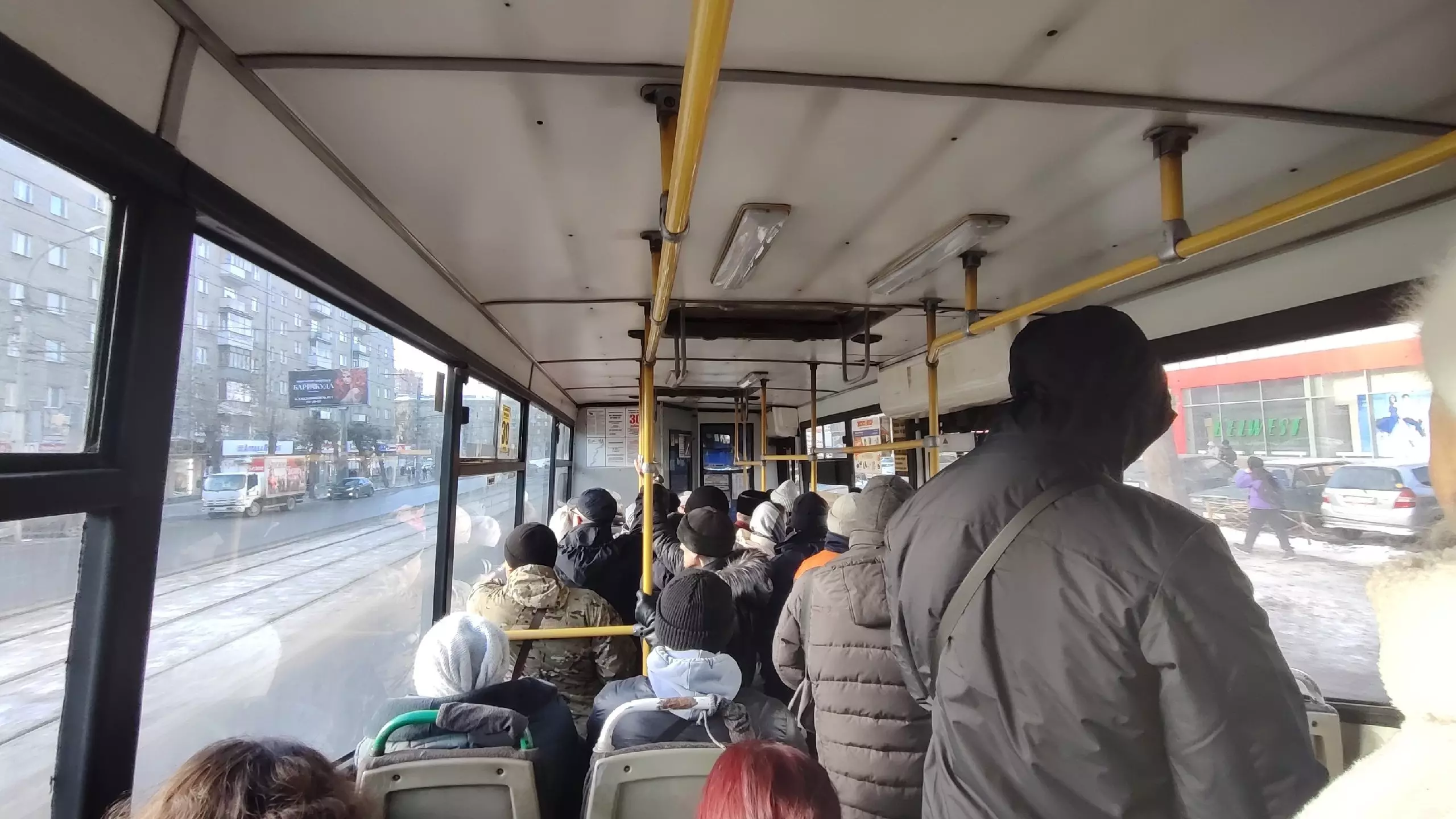 Водителей автобусов с зарплатой 77 тысяч рублей не хватает в Новосибирске