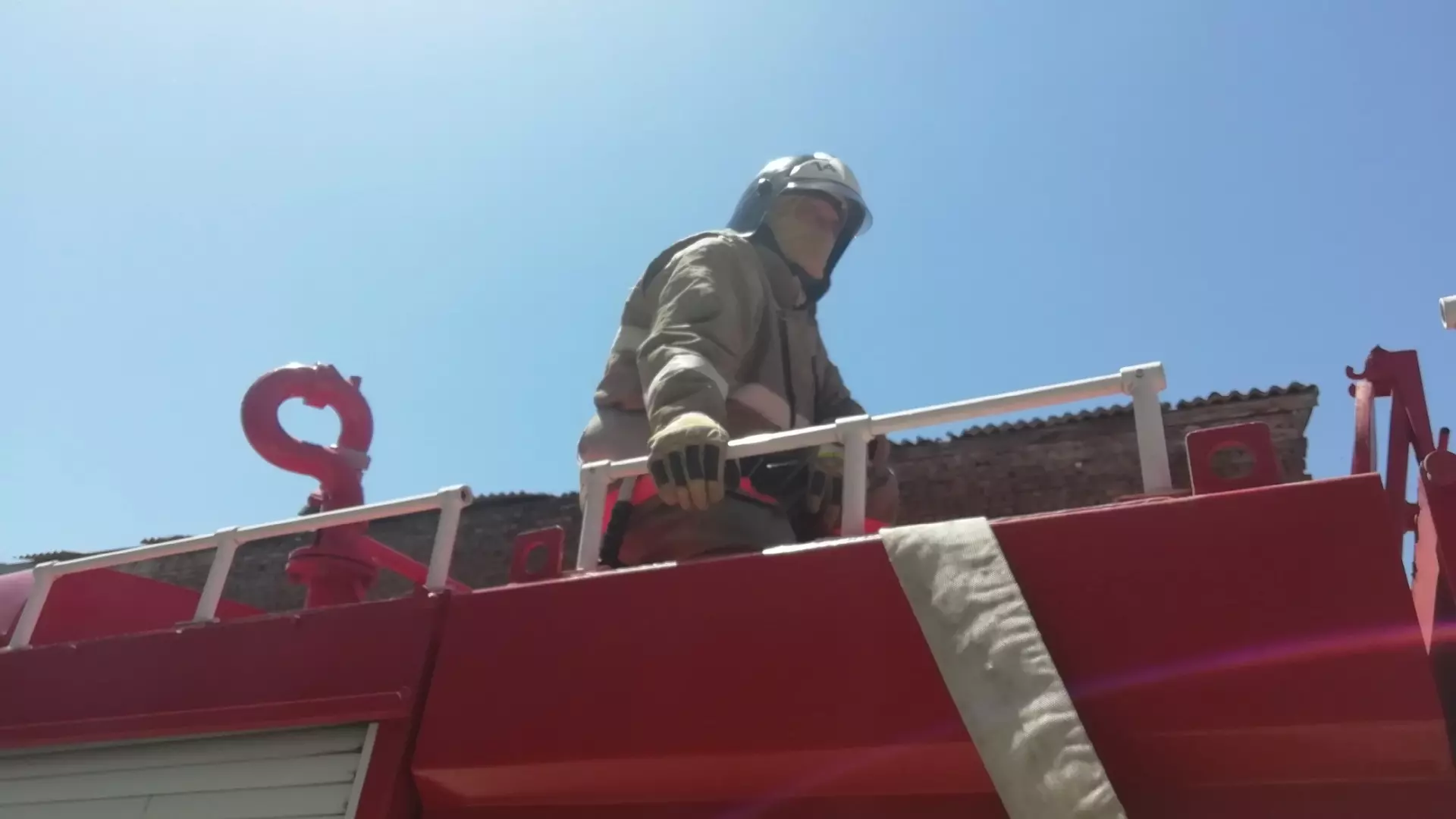 В центр Новосибирска съехались 8 пожарных машин из-за ложного вызова