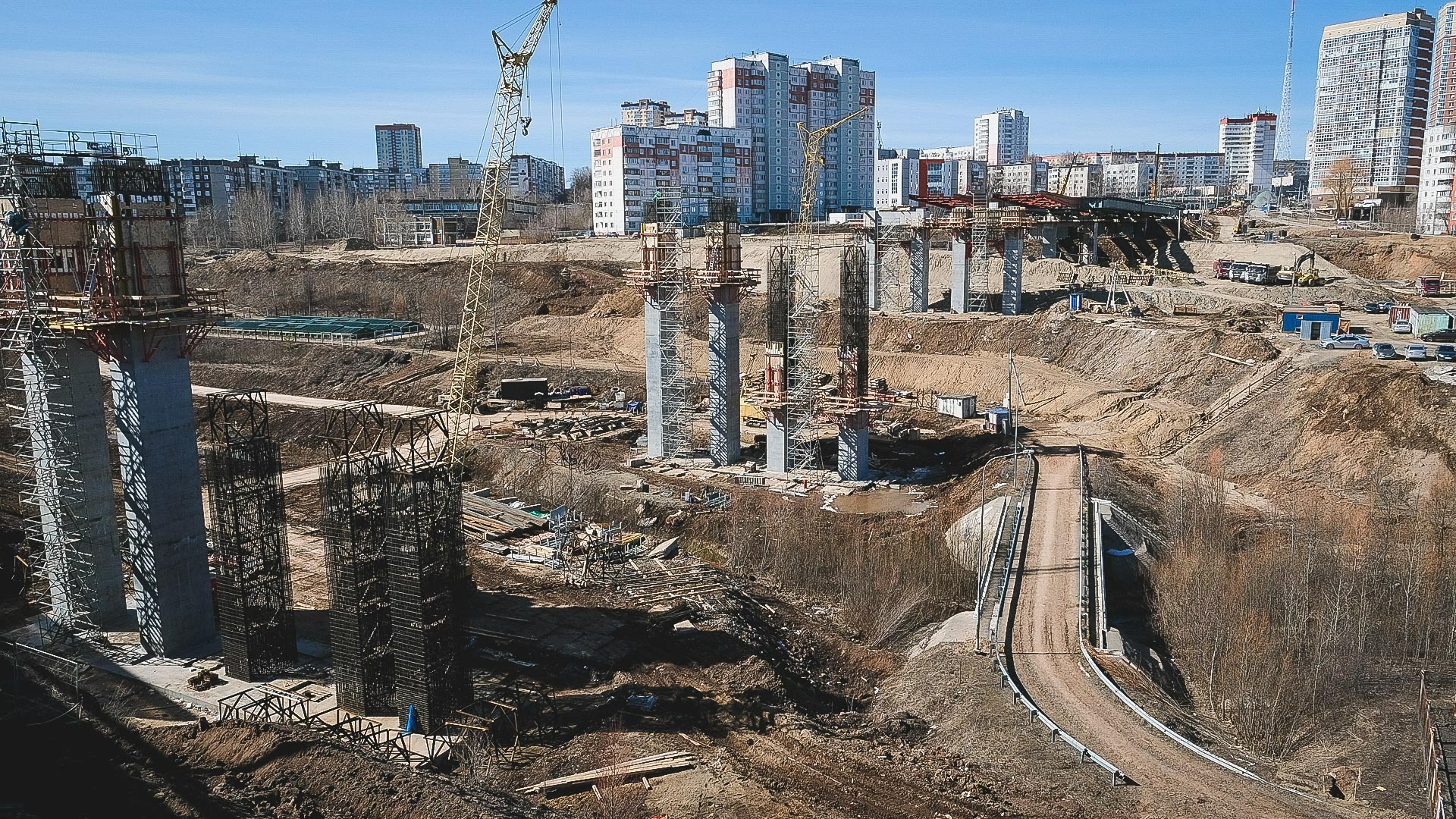Какие объекты строятся сейчас в Новосибирской области и почему происходят задержки, рассказал министр строительства Алексей Колмаков.