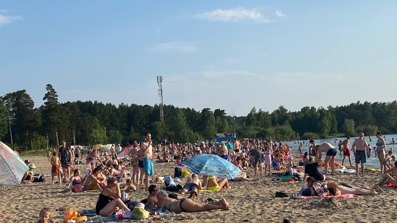 Пляжи в Новосибирске полны людей