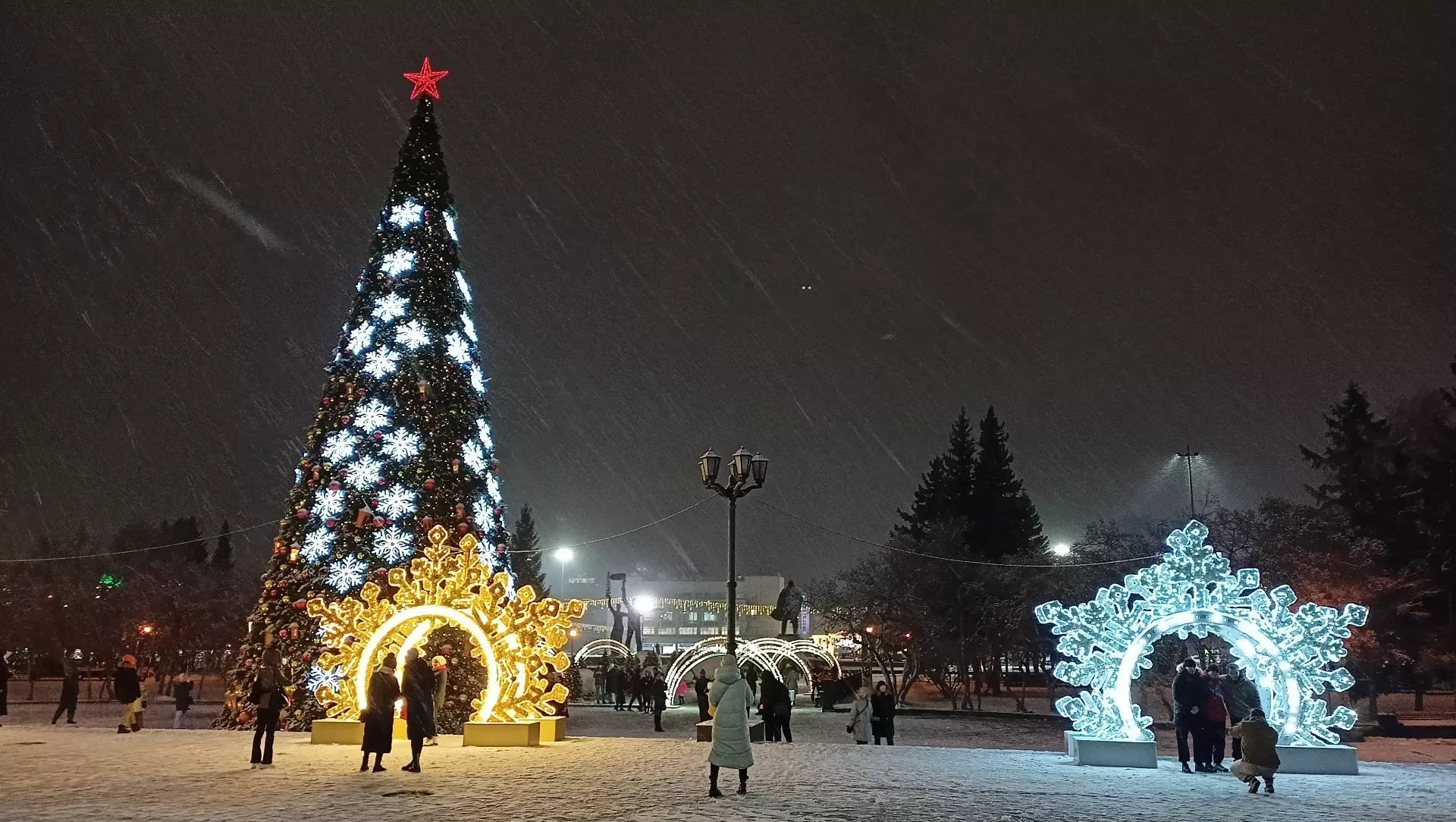 В Театральном сквере Новосибирска будет звучать новогодние песни