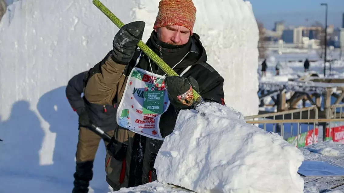 Конкурс снежной скульптуры в Новосибирске.