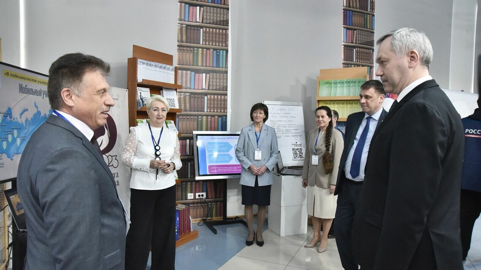 Губернатор Андрей Травников дал старт мероприятий Года педагога и наставника в НСО