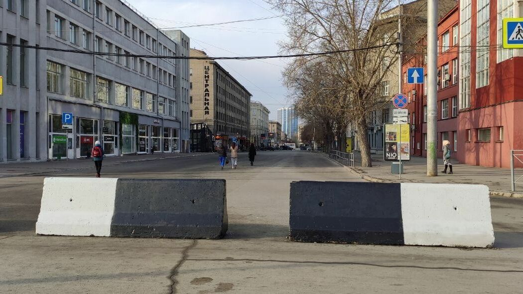 Улицу прекрыли бетонными блоками вплоть до февраля-2023