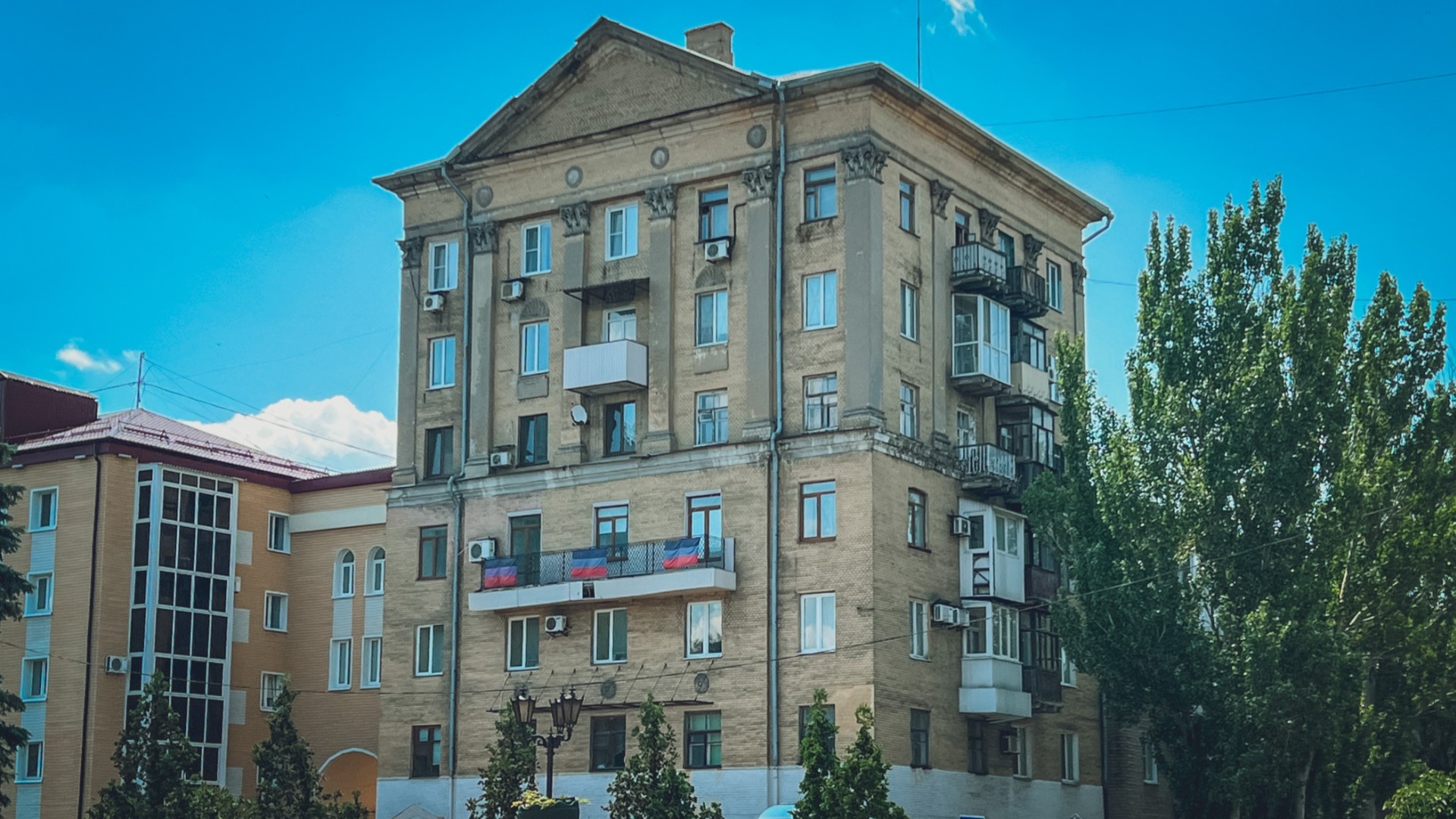 Союз отцов хочет снять флаг Украины с балкона пенсионерки