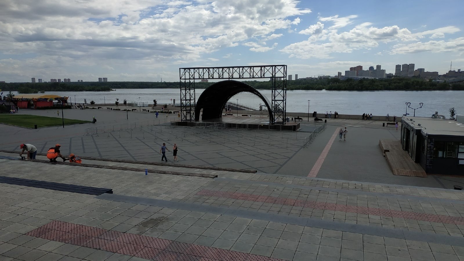 85-летие области начали праздновать на Михайловской набережной в Новосибирске