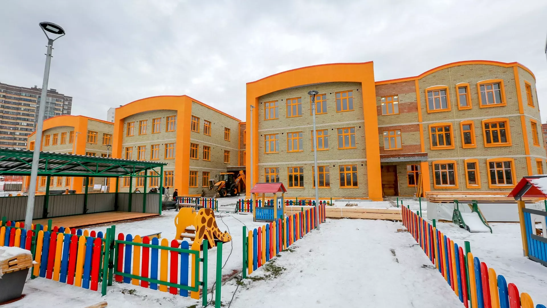 Новый детский сад в микрорайоне Родники в Новосибирске.