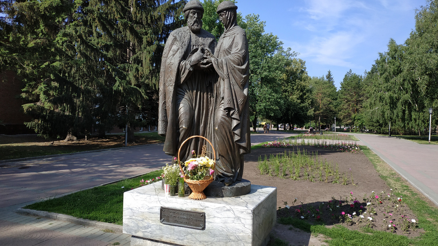 В Новосибирске многодетные семьи будут чествовать у памятника святым Петру и Февронии в Нарымском сквере