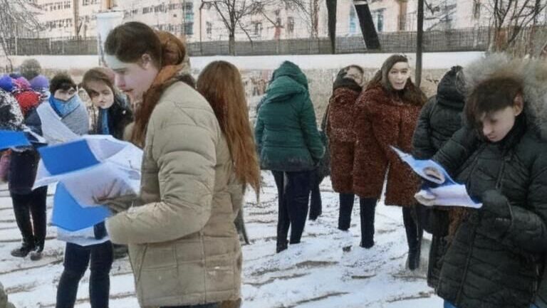Первым делом искусственный интеллект считает, что если мероприятие в Новосибирске, то непременно в снегу