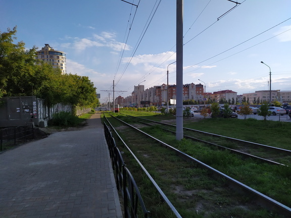 Трамвайная платформа на Волочаевской вызывает пробку, в которой страдают новосибирцы