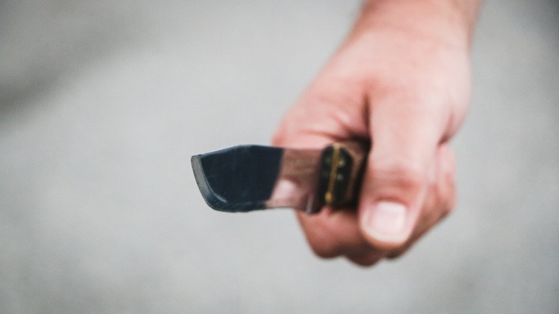 Мужчина 12 раз ударил ножом сотрудника шиномонтажки в Новосибирске