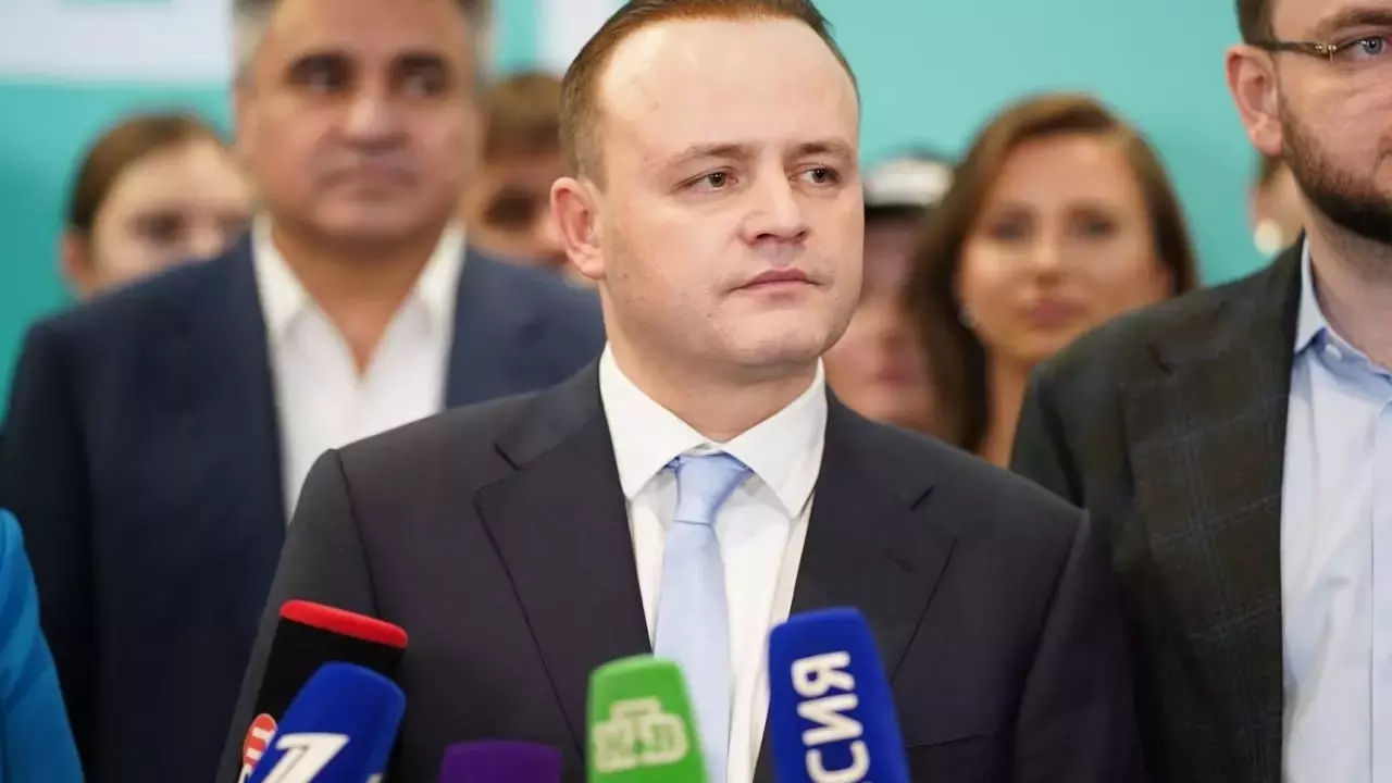 Снеговики пригласили кандидата в президенты Владислава Даванкова в Новосибирск