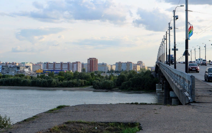 Состояние пешеходных мостов в Новосибирске не понравилось Горсовету