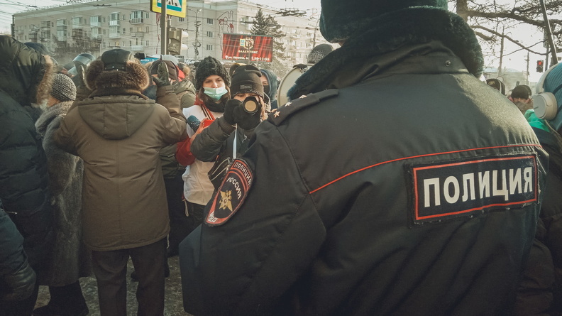 В Новосибирске 17-летнего парня оштрафовали за плакат против ВС РФ