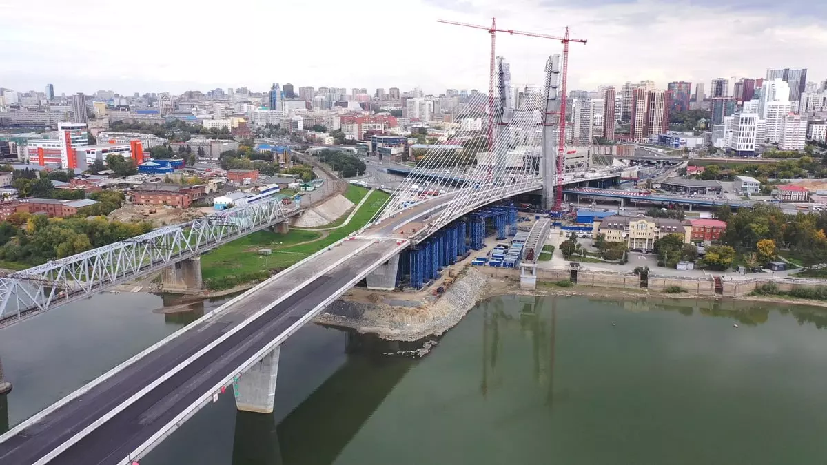 Осенью 2023 на четвертом мосту в Новосибирске завершили сооружение пилона и вант