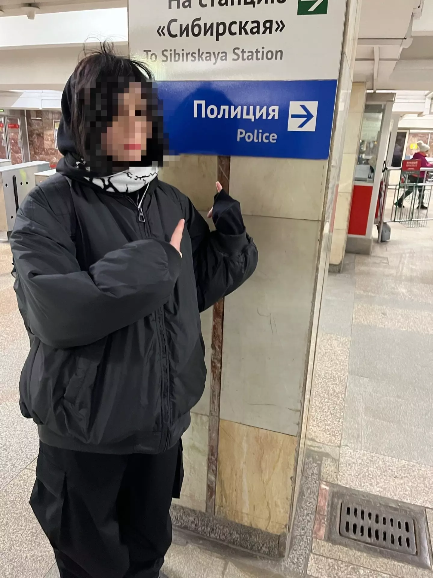 Девочка делает фото в Новосибирске