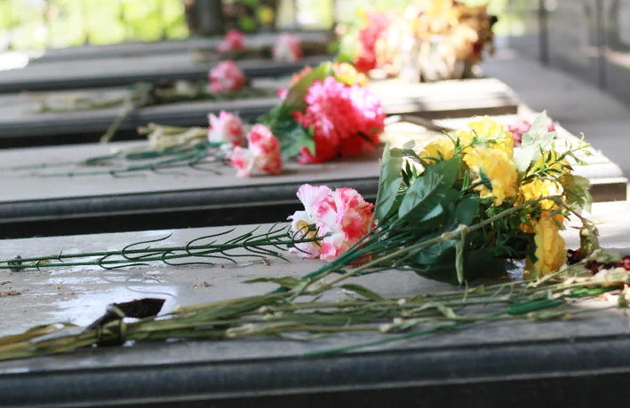 В Новосибирске на Радоницу начнут бесплатно возить на кладбище